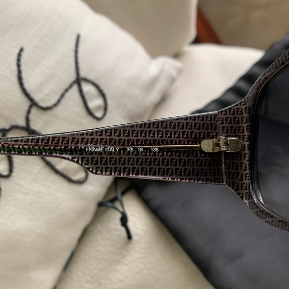 Fendi Sunglasses w/ Dust Bag - Picture 4 of 8